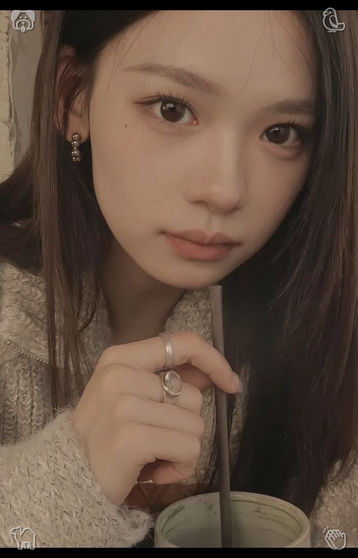 Ko_oT252's tweet photo. 🌻Playing games with buddies—victory, pure delight. Once dinner wraps up, I tidy the kitchen while my roommate lends a hand. We chat and trade stories as we go. Having a companion to split the household tasks with really lightens the load. https://t.co/TbGXESNqZM