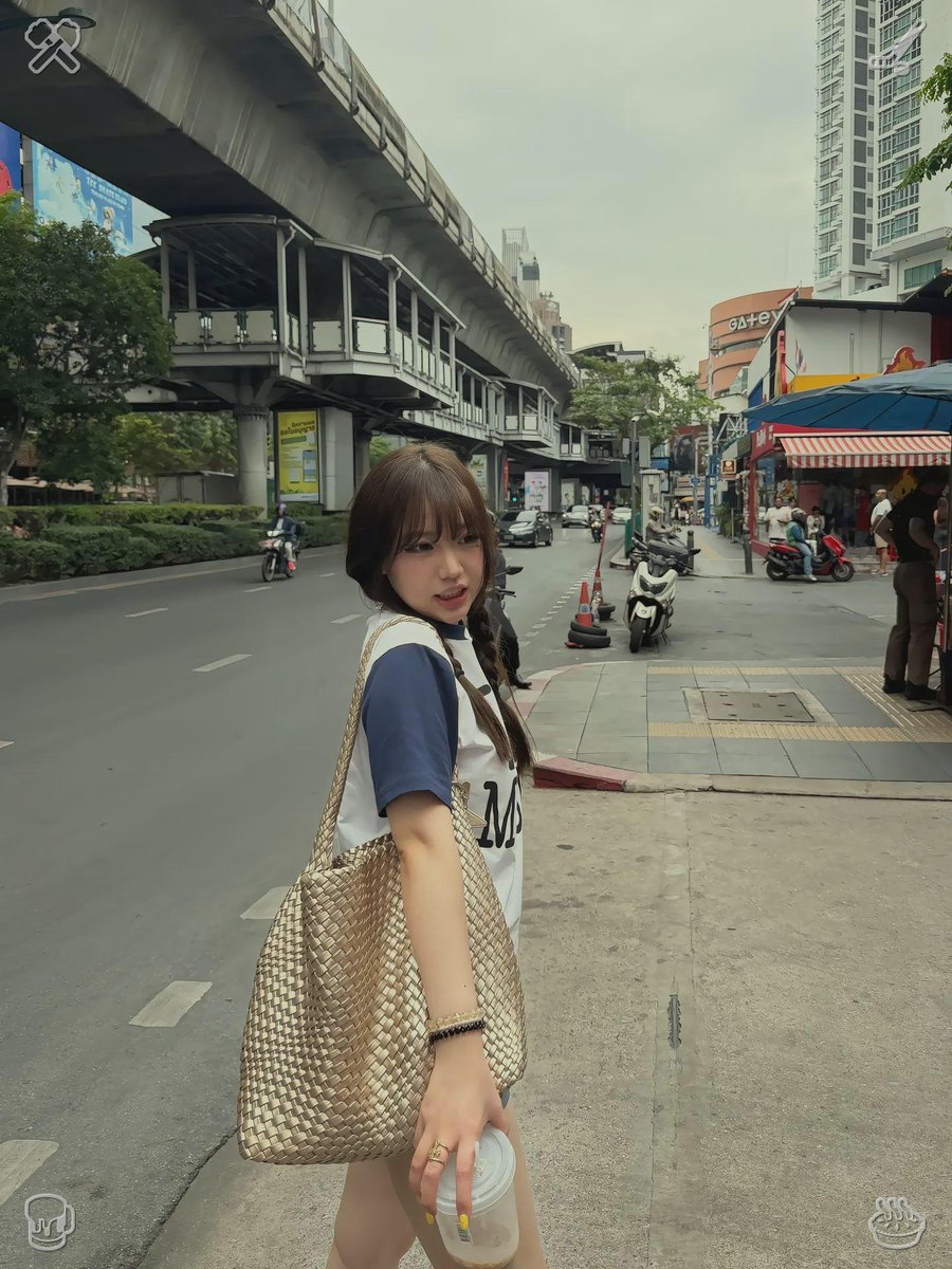 sumsan1217's tweet photo. Adversity isn't meant to crush you for good; rather, it serves to purify and fortify the very essence of who you are. Each trying period peels away your frailties and forges an indestructible resilience, preparing you for trials yet to come.🌩Rabbit Stroll The rabbit leaps https://t.co/zkAvqgmo2n