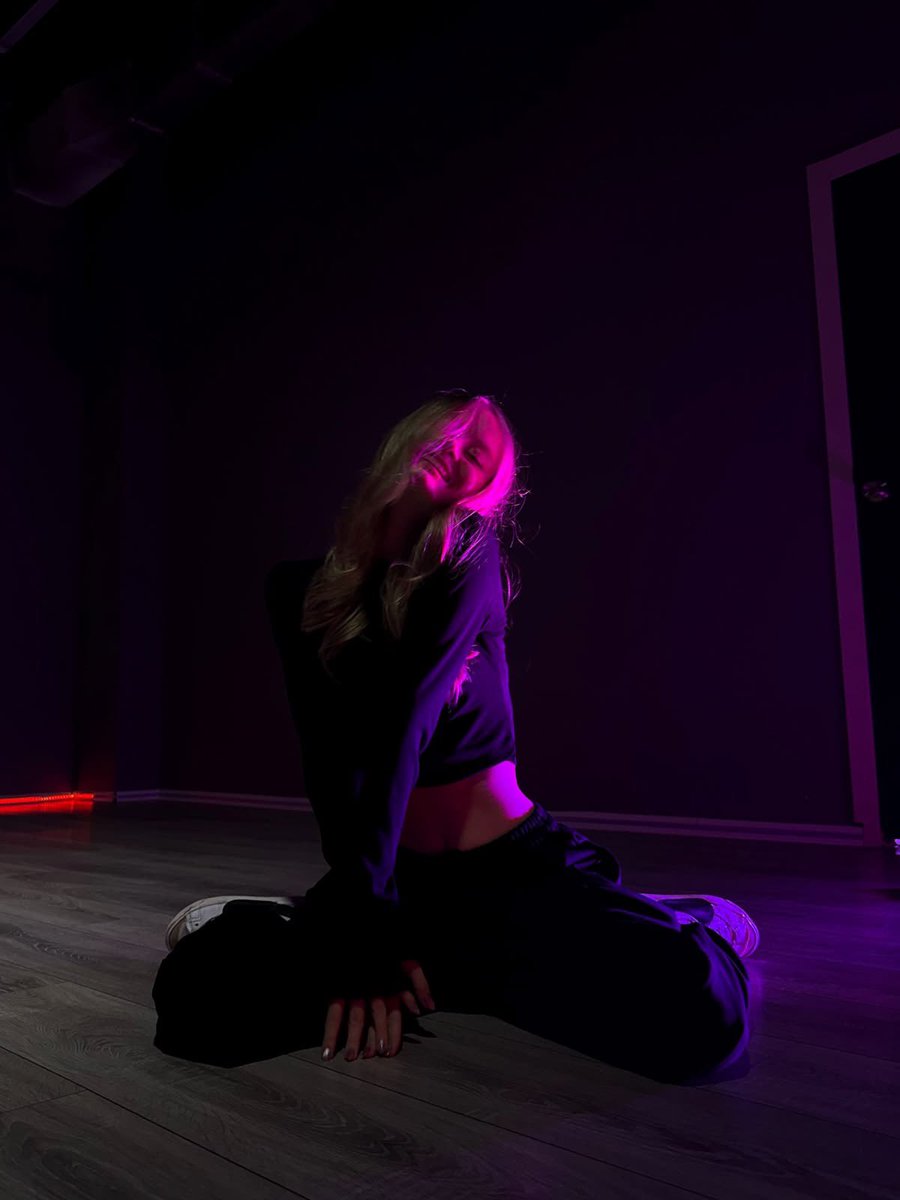 violetflcwer's tweet photo. gonna be in the studio again all day. :) https://t.co/E0kKedI5UB
