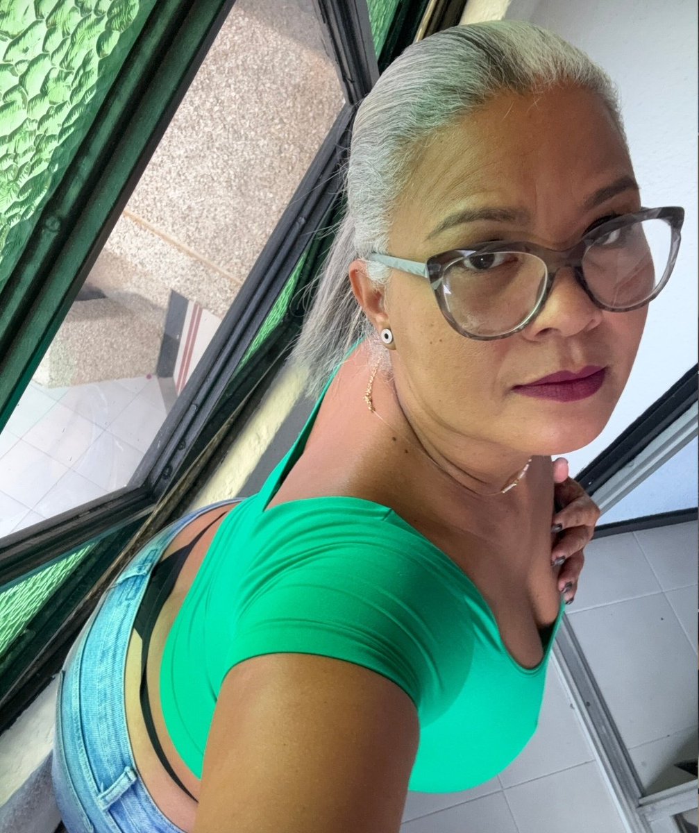 Laaauraaastory's tweet photo. Ustedes creen que estoy muy vieja para usar estas pants? https://t.co/t0nT2RpmtA