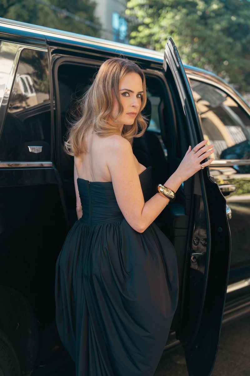 cfaprenault's tweet photo. Oi…🫣

Trouxe fotinhas exclusivas da nossa loira diretamente de LA pra vocês me perdoarem pelo sumiço 🥹🖤 https://t.co/yXoCXpDw10