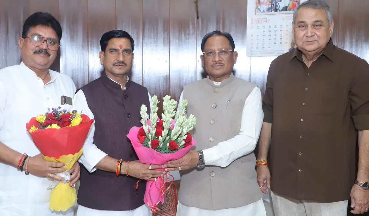 tokhansahu_bjp's tweet photo. नई दिल्ली में छत्तीसगढ़ के माननीय मुख्यमंत्री श्री @vishnudsai जी से सौजन्य भेंट की।

इस अवसर पर बड़े भैया, माननीय तखतपुर विधायक डॉ धर्मजीत सिंह जी भी उपस्थित रहे।

#hamarsansadhamartokhan 
#BJP4ViksitBharat #Bjp4CgState #nayabharat #Modikigurantee https://t.co/tDcvImaYqo