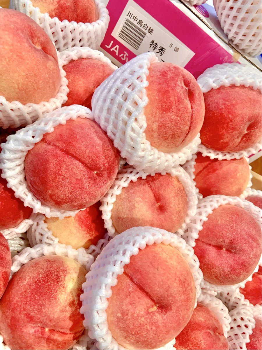 cafekasane's tweet photo. 今週のもも🍑甘〜い特秀の川中島白桃です、いちじくも甘くて美味しいです😊(ももの入荷量が減少しておりますけど今週もももパフェ🍑販売させて頂きます😃)

よろしくお願いします☺️

#愛媛県　#西条市　#愛媛カフェ　#西条カフェ　#愛媛グルメ　#季節のパフェ https://t.co/7dMcYIqiyW