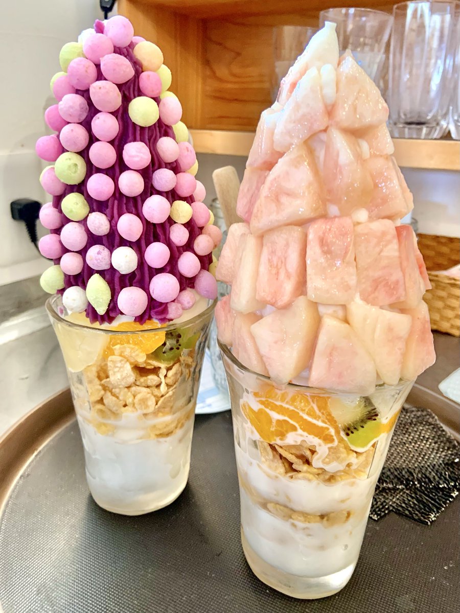 cafekasane's tweet photo. 今週のもも🍑甘〜い特秀の川中島白桃です、いちじくも甘くて美味しいです😊(ももの入荷量が減少しておりますけど今週もももパフェ🍑販売させて頂きます😃)

よろしくお願いします☺️

#愛媛県　#西条市　#愛媛カフェ　#西条カフェ　#愛媛グルメ　#季節のパフェ https://t.co/7dMcYIqiyW