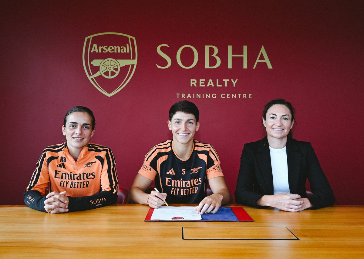 ArsenalWFC's tweet photo. Persévérante. Combattante. Dynamique.

Élisa De Almeida is a Gunner 💪 https://t.co/9GFmEkRr9b