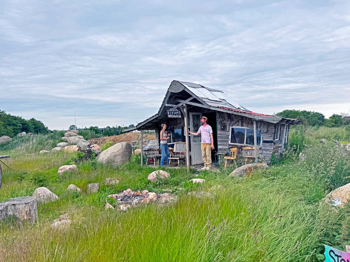 faircompanies's tweet photo. In 2021, Copenhagen pushed "King-of-Trolls" Thomas Dambo out of his old hangar to make room for a highway. 🧌

So he took the whole workshop &amp; moved onto an old farm outside the city.

A no man's land became his Wonderland Homestead: &amp; the hub of his artist-maker business. ↓ https://t.co/uFKYBar78m
