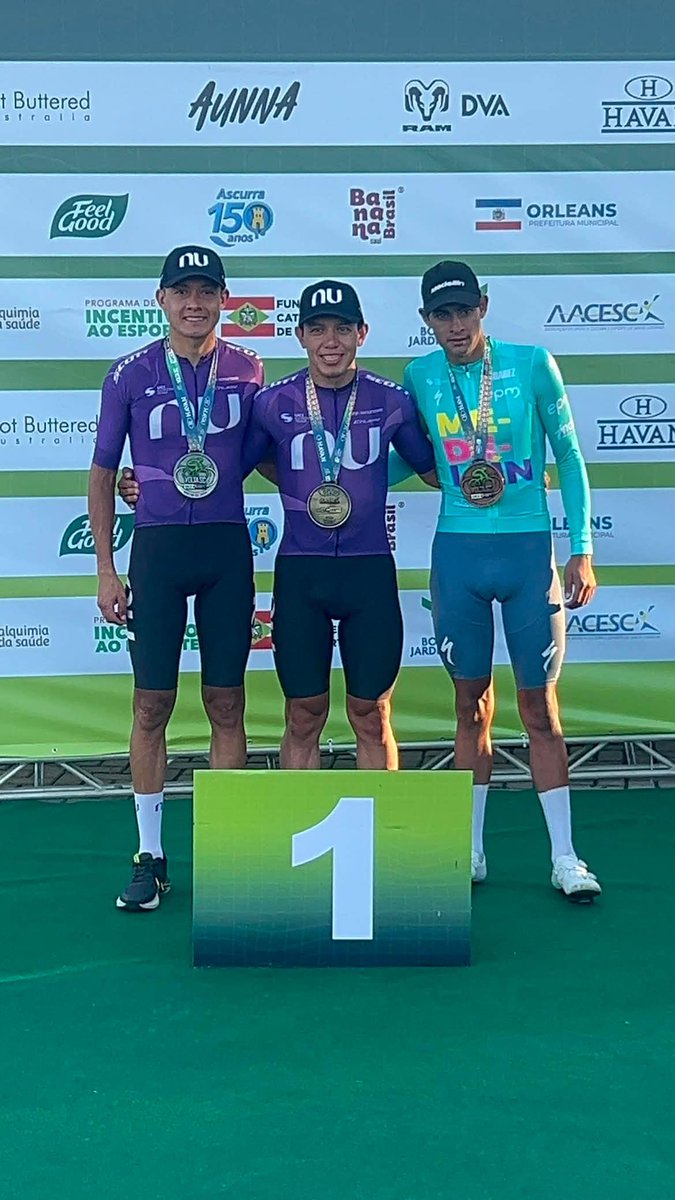 mundociclistico's tweet photo. #VueltaSantaCatarina2026 | 🇧🇷 🚴♂️🏆 🥇🥈🥉🇨🇴 Podio colombiano en la segunda etapa de la 🇧🇷 Vuelta a Santa Catarina con 🥇Javier Jamaica, 🥈 Rodrigo Contreras y 🥉Diego Camargo🚴♂️🇧🇷🏆💪🇨🇴👏
#VamosEscarabajos #VueltaSantaCatarina #VoltaSC #NUColombia @nubank @team_medellin https://t.co/gCMHhaBJbo
