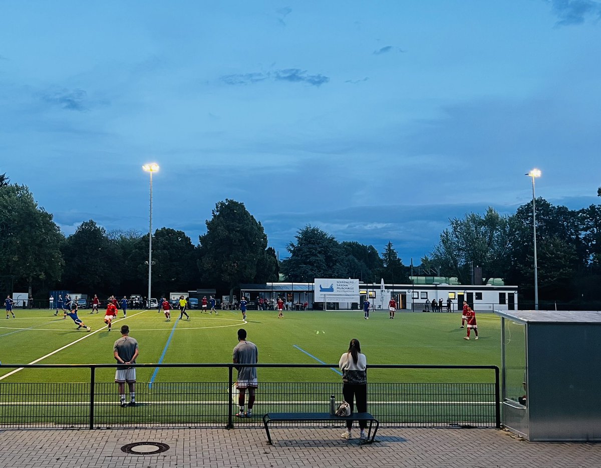 StadiumTrotter's tweet photo. Ground 508 (#243 in 🇩🇪)

⚽️ TSG 51 Frankfurt 0-3 FG Seckbach 02
🏟️ Sportplatz Niedwiesenstraße 
🏆 Kreispokal Frankfurt - 1. Runde 
👥 47 HC
🎟️ 5€ 
✅ Game 16 (2026/27)

Another night toiling away on the many Fußballplätze under the Frankfurt skyline. https://t.co/poNMXQXphj