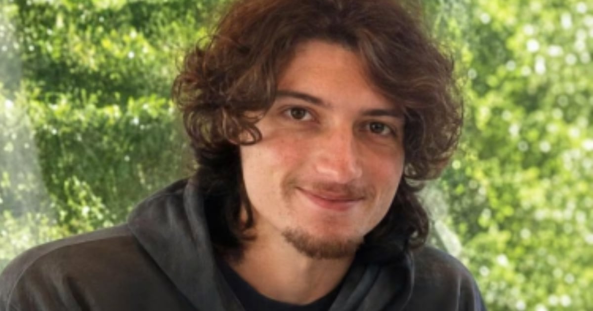 la100fm's tweet photo. Encontraron con vida a Mariano Martínez, el estudiante que estaba desaparecido en La Plata https://t.co/wl2Sn457p2 https://t.co/n8ismj1acx