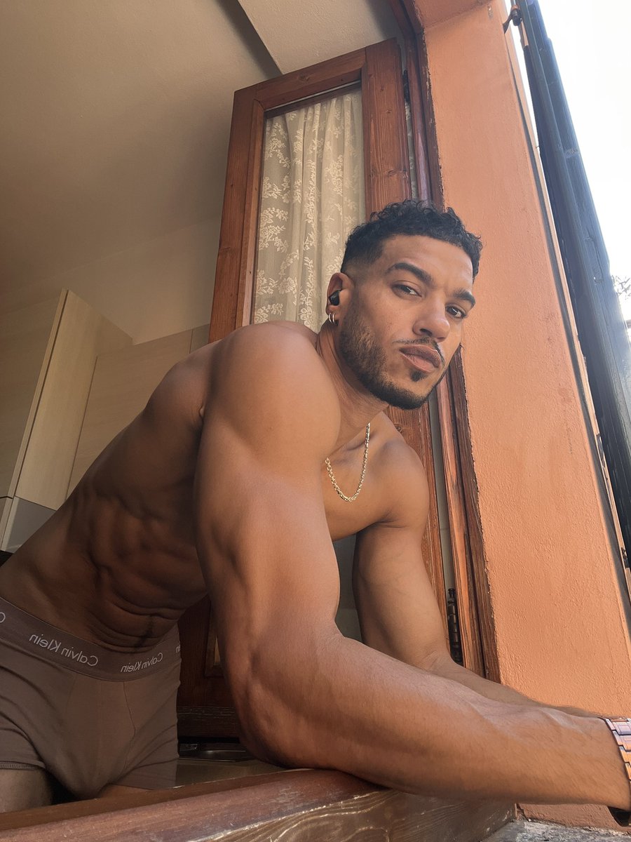 MarlonMckenzie's tweet photo. Woke up in Bellagio, Lake Como 🤎✨ https://t.co/sjD5FhWi49