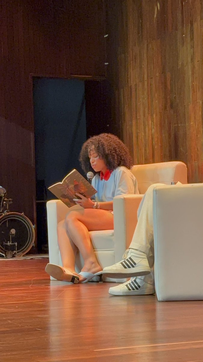 Ulibro's tweet photo. #AEstaHora I Hay amores que también se escriben desde la herida, el territorio y la memoria.
📖 Me dijeron que amara con la boca llena de barro y sal con Virginia P. de León.
#Ulibro #Bookfluencer https://t.co/7iT3FIQ603