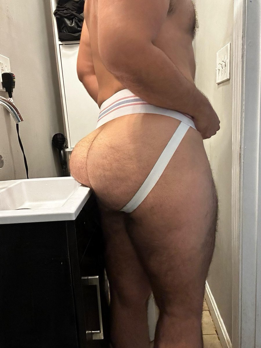 VincentDameon's tweet photo. undress me for my after practice shower

#onlyfansmen #gay https://t.co/2J9CGoXjqA