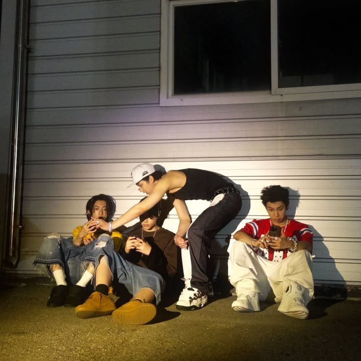 Ryulism4's tweet photo. they’re just effortlessly cool https://t.co/xB8pOHcll2