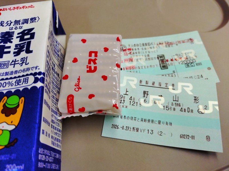 makibi37's tweet photo. 旅に出ます捜さないでください（笑）。大人の休日倶楽部パス最終日は山形に左沢線を乗りに行きます。朝食はビスコ。 https://t.co/QDd9sloWRY