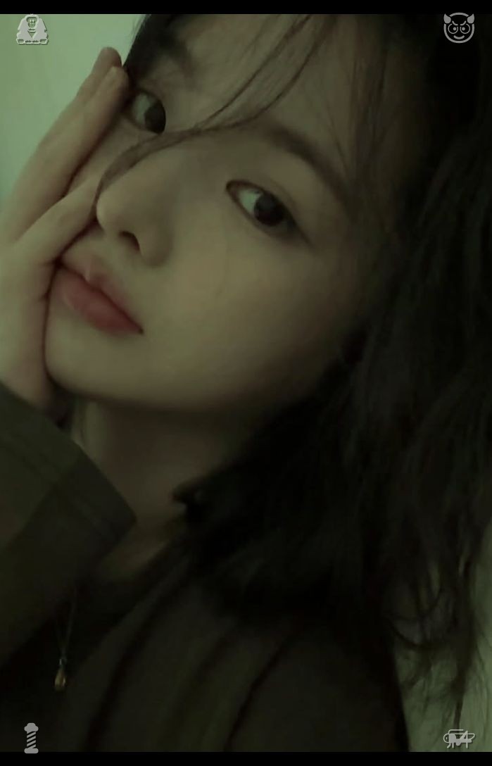 CrayonMaichan's tweet photo. 🌚A wooden plank ceiling light fixture. We ascend the gentle rise at the meadow's edge, take a seat on the bench, and gaze across the open field and into the forest. My companion brings out a bite to eat, offering some to me, and we linger there, chatting about existence, our as https://t.co/LhTtIKA3YD
