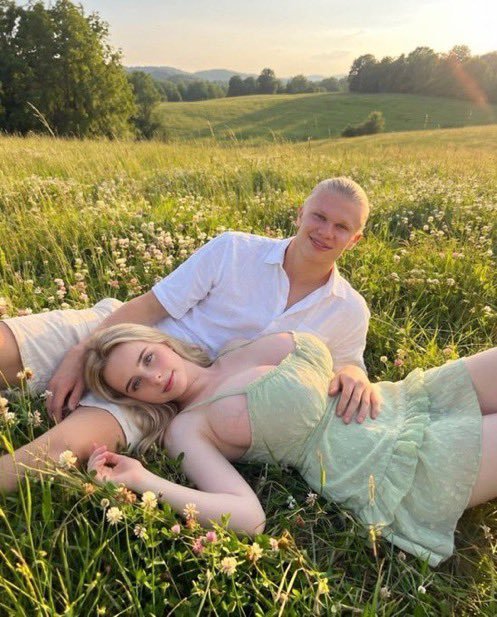 tiamcfc's tweet photo. Erling Haaland dating her still confuse me

I’m still trying to figure out what he saw🥹 https://t.co/QtCrFK30co