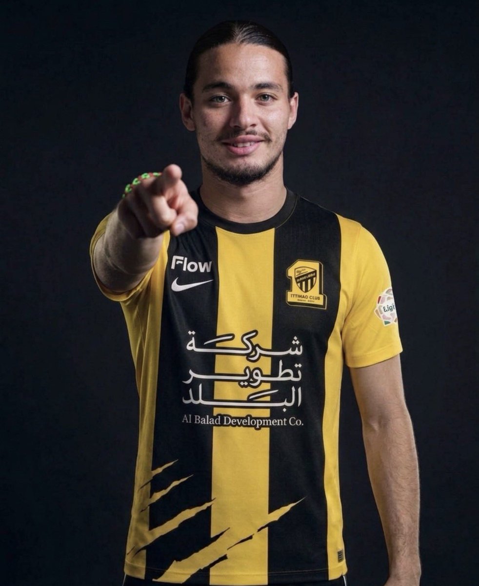 7fcy_'s tweet photo. لجنة الاستقطاب التي وافقت على ضم مارتينلي لنادي الهلال بقيمية70 مليون يورو 
يجب ان توافق على ضم انيس الحاج لنادي الاتحاد قيمة انيس الحاج اقل من مارتينيلي  بكثير 💛🫵

 #خلصوا_انيس_يالاستقطاب https://t.co/mi50LWA44Q