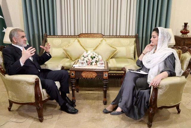mohammad_abkati's tweet photo. دیدم نیکزاد در مورد #حجاب_عفاف هی گانون، گانون می‌کنه یاد پسرش افتادم که گانون رو رعایت نکرد و زد زیر یک مامور راهنمایی و رانندگی و مصدومش کرد!
اینا گانون رو فقط برای #مردم_بیچاره می‌خوان وگرنه خودشون چون به خلوت می‌روند آن کار دیگر می‌کنن…🙂 https://t.co/ecwc0pfHrE