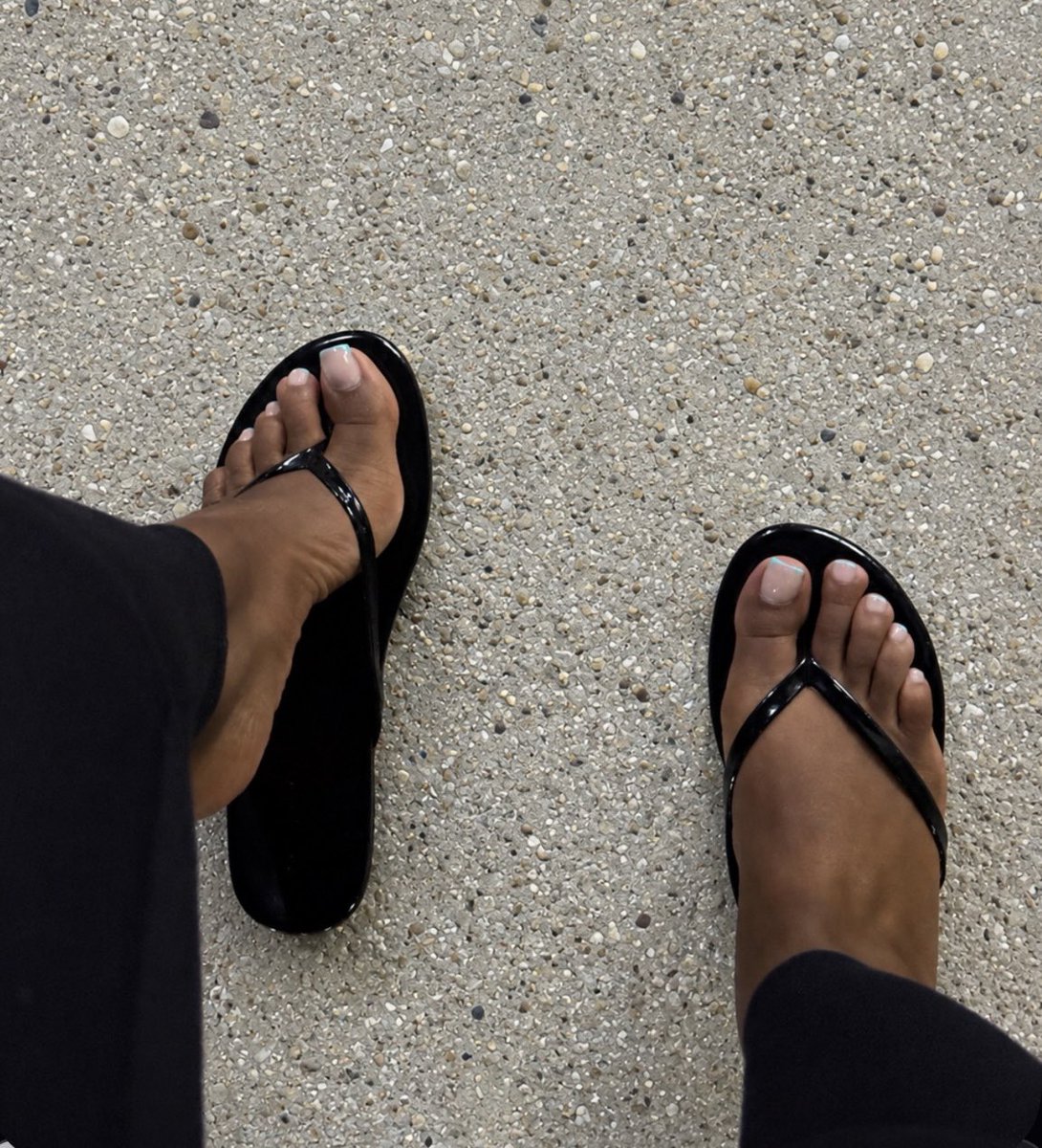 misskaiyahj's tweet photo. just a little teal moment 🩵✨ #tealtoes #toes #pedicure #feetpic #feetpage #toepic #prettyfeet #nailinspo #SoleLover https://t.co/JBf9SLIN90