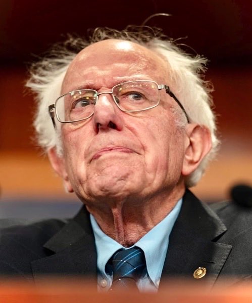 ytk_matsuda's tweet photo. バーニー・サンダース米上院議員「これから、アメリカで人間の知能を超えるAIつくるの永久禁止な、違反したらガチで懲役20年にするわ」  

「制御不能な怪物を作る巨大テックをこれ以上野放しにはできない」
超大国アメリカの議会が、ついにAIの進化に“核兵器並みの重罰”を突きつける法案を提出したヤバさ↓

・「人間の知能を超えるAI」を完全非合法化：人間の認知能力を上回る超知能（ASI）や、停止命令の無視・国家転覆の恐れがあるシステムの開発および配備を法律で永久に禁止  
・開発者・研究者に「最長20年の懲役刑」：核兵器の違法製造と同等の重罪として位置づけ、抜け駆けして超知能を作ろうとした個人のエンジニアや経営者には最長20年の鉄格子が待つ  
・企業には「企業死刑（強制解散）」：違反したテック企業には、罰金どころか「法人そのものの強制解体」と「開発したモデルの完全破壊」という究極のペナルティを執行
・閣僚級の新機関による「開発の強制ストップ」：新たな連邦規制機関が厳格な安全基準を策定するまで、最先端のAI開発を例外なく一時凍結  

「技術の進化を止める法規制など不可能」と高を括っていたシリコンバレーに、国家が力づくで首輪をはめにかかる展開。
AIというパンドラの箱を閉じるための防衛策になるのか、それとも規制の緩い他国にテクノロジー覇権を丸ごと明け渡す自殺行為になるのか。