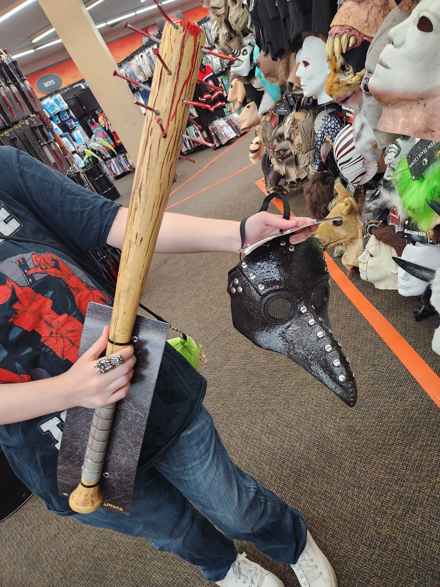 Zarana_X's tweet photo. @GARUDA_on Thinking of you at the Halloween shop. https://t.co/iRPwz6ehvT