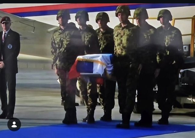 dijalekticar's tweet photo. Nema boljeg dokaza od ovog da je zvanična Srbija učestovala u genocidu i agresiji na BiH! https://t.co/kT0OxRg0Yj