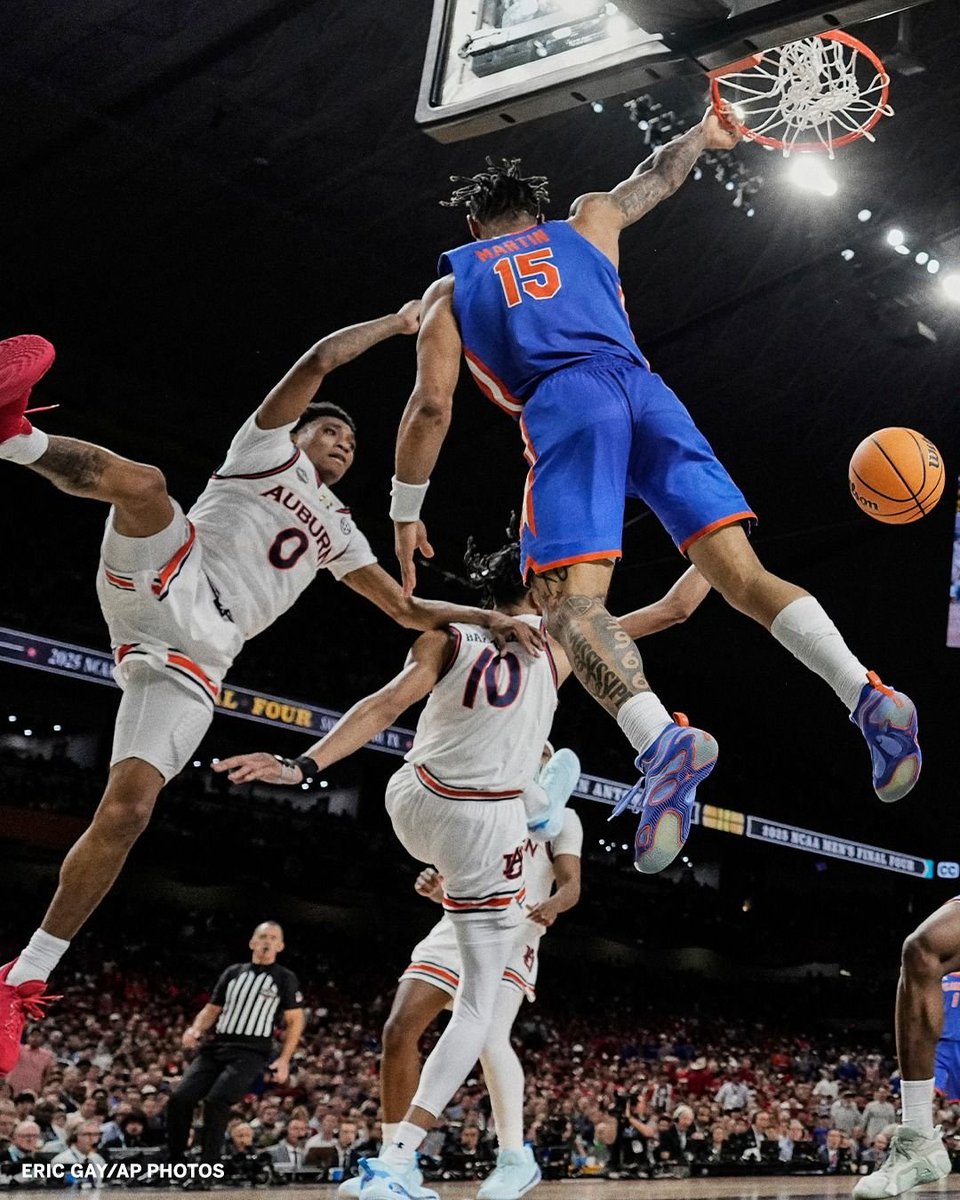 gatorchicks's tweet photo. What is the single GREATEST moment in Gainesville sports history???
#GainesvilleBCT 🐊 https://t.co/chcqoXc0uT