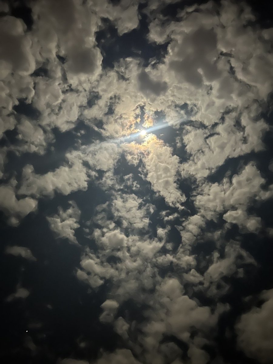 s_lil42's tweet photo. 🌑🌑 https://t.co/yL7d2yviUW