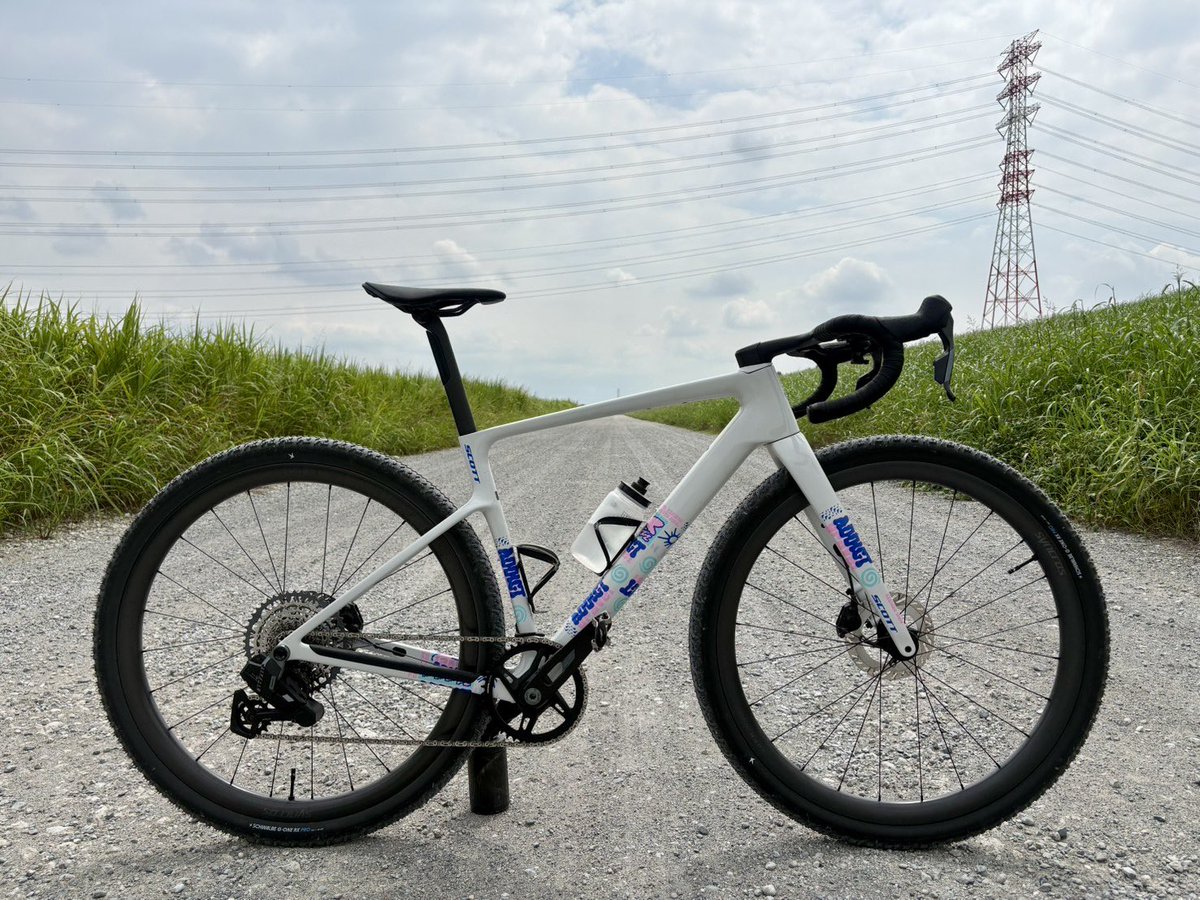 scottsports_j's tweet photo. InstagramなどであまりないADDICT GRAVEL20 フレームセットのコンプリート画像です。
こちらは試乗車として組みました！ADDICT GRAVEL10も準備中です！ https://t.co/RwSYYyUi0v