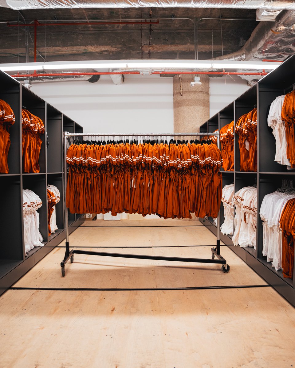 TexasFootball's tweet photo. Burnt orange details https://t.co/zTkCsE6GhF