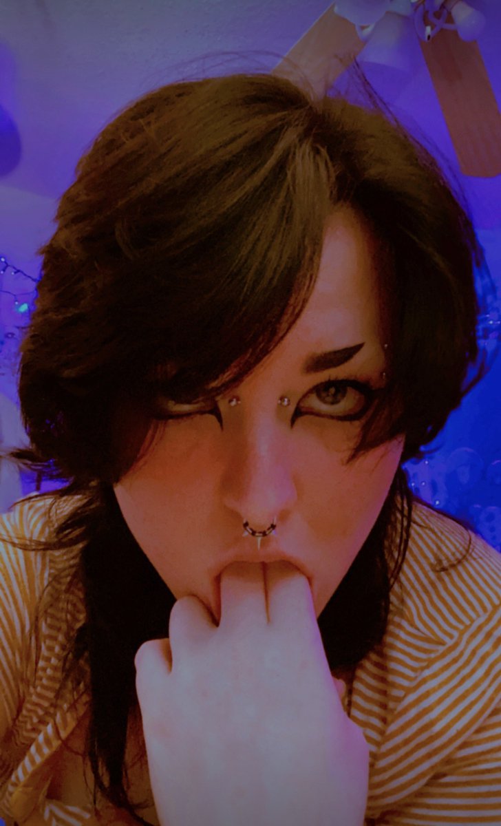 AshNova420's tweet photo. I want to be face fucked https://t.co/02TW7sEWL4