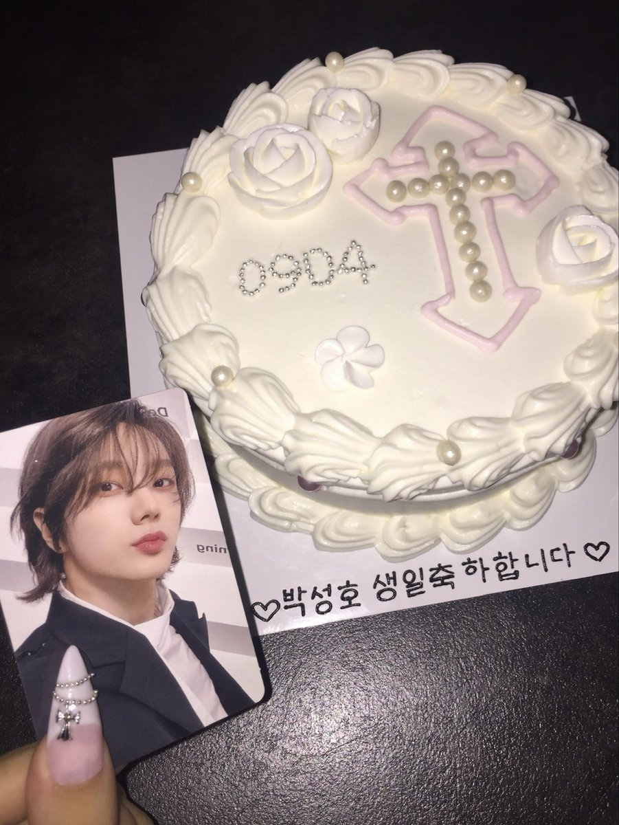 94snhoney's tweet photo. #성호의_청춘에_불을지펴줘
#HaveYeppifulDay
#ソンホという猫に出会えた奇跡

사랑하는 사람, 생일 축하해♡♡ https://t.co/LhWoM4tBGO