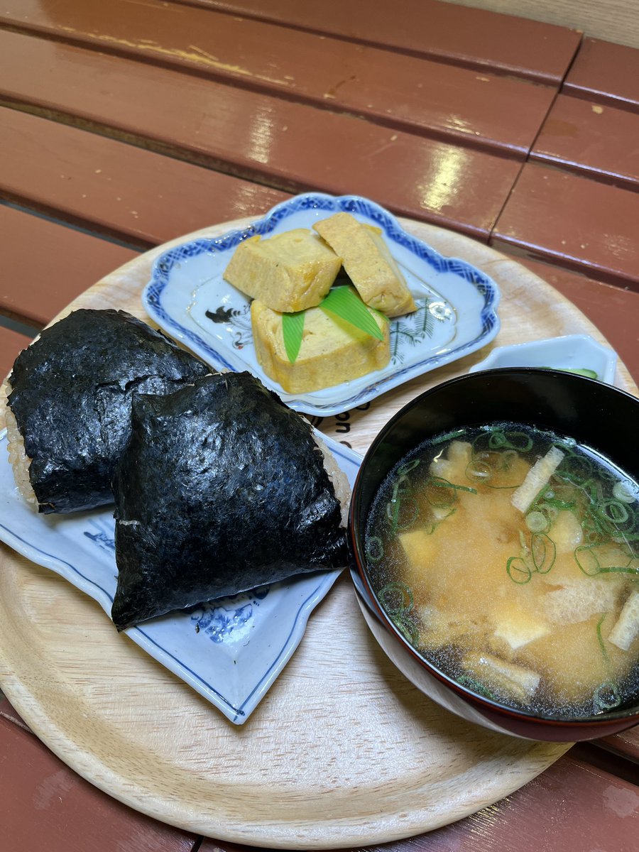 fukumusubi_ftb's tweet photo. おはようございます😃

あす土6は福むすび📺

福井の『もったいない』から新たなモノを生み出す皆さんなのだ✨ https://t.co/RxAxDlctrT