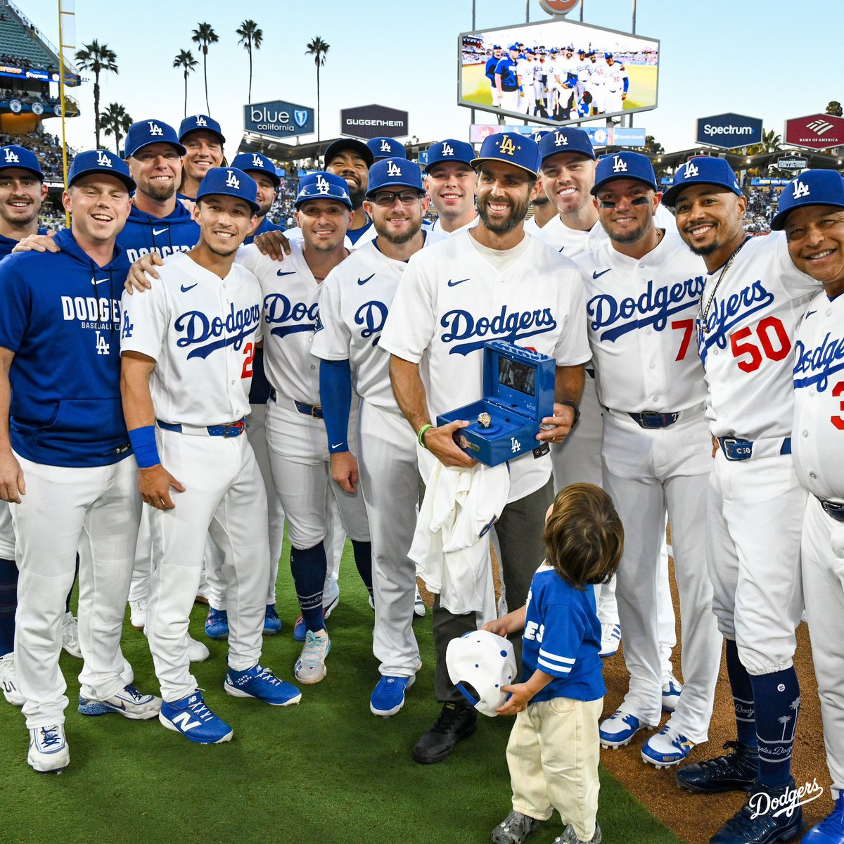 Los Angeles Dodgers: A warm welcome for our World Series Champ, CT3. 💙