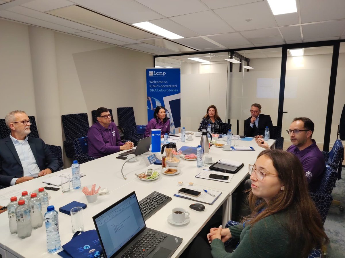 UBPDcolombia's tweet photo. Con el apoyo de @FondoONUCol, la @UBPDcolombia, en cabeza de su directora @LuzJaForero, visitó los laboratorios de genética de @TheICMP para compartir los avances de la búsqueda humanitaria y extrajudicial que lidera 🇨🇴 para encontrar a 137.000 personas dadas por desaparecidas. https://t.co/dTrks3xnvo