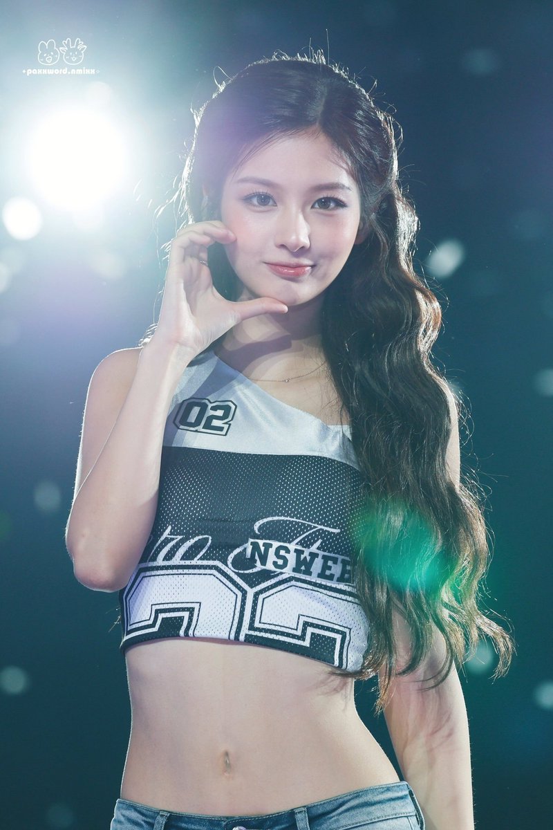 ddarkoir's tweet photo. nmixx sullyoon https://t.co/TWhBlIfy5z