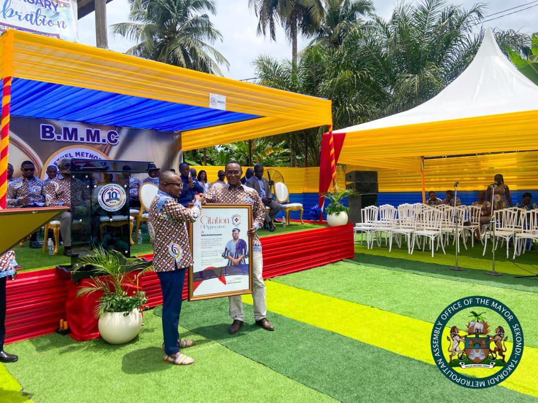 FFFaidoo's tweet photo. 3/
….. promote quality healthcare and improve the lives of residents.

The colourful event was chaired by Business Mogul and philanthropist, Dr Justice Amoh ( JustMoh). https://t.co/AzMoZj8xDf