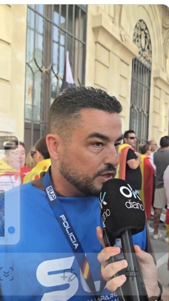 ARPolicias's tweet photo. Marruecos mueve tablero político a España próximas elecciones generales.En Melilla consiguieron  provocar conflictos 1986.Ahora toca Ceuta!
✳️"Patriotas nuevos"no van a faltar para agitar.Los residentes seguirán a merced de unos y otros,en su lejanía peninsular.
🗣Qué triste😡 https://t.co/zWlMLB40dc