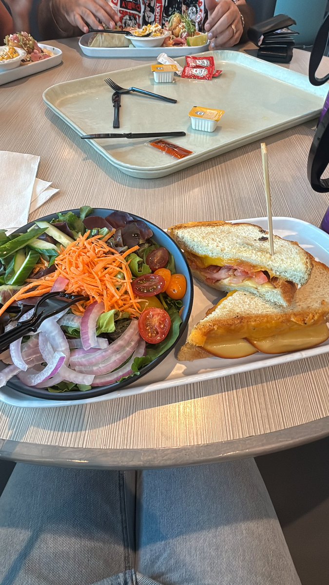 Ximhjn's tweet photo. Chekense mi ofni y comida, odio la comida d Estados Unidos 🐓 https://t.co/QYy6o8lxsX