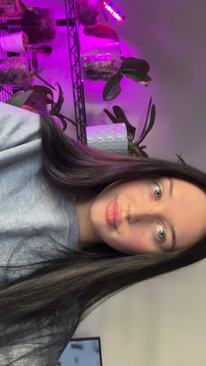 xxGoddeessRoxy's tweet photo. No makeup or lashes and still gorgeous.🌺

#paypigs #goddess #owner #findom #humanatm #finsub #spoiled https://t.co/P7pqnMIzxL