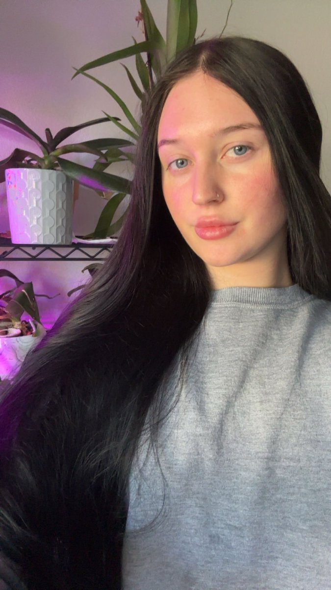 xxGoddeessRoxy's tweet photo. No makeup or lashes and still gorgeous.🌺

#paypigs #goddess #owner #findom #humanatm #finsub #spoiled https://t.co/P7pqnMIzxL