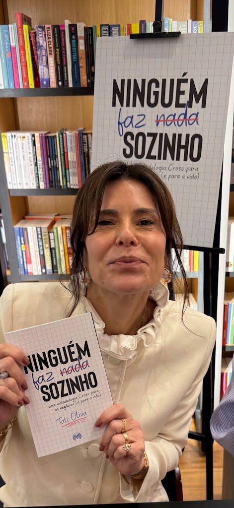 soudanimarques's tweet photo. Parabéns pra Tati Oliva pelo lançamento do novo livro, 'Ninguém faz nada sozinho'! Não podia deixar de comentar o título: quem ganha jogo é time, não jogador sozinho. 

Foi assim que aprendi a construir carreira, e é assim que eu sigo construindo tudo que faço hoje. Não se faz nada sozinho, assim como não se faz Brasil só com presidente!
