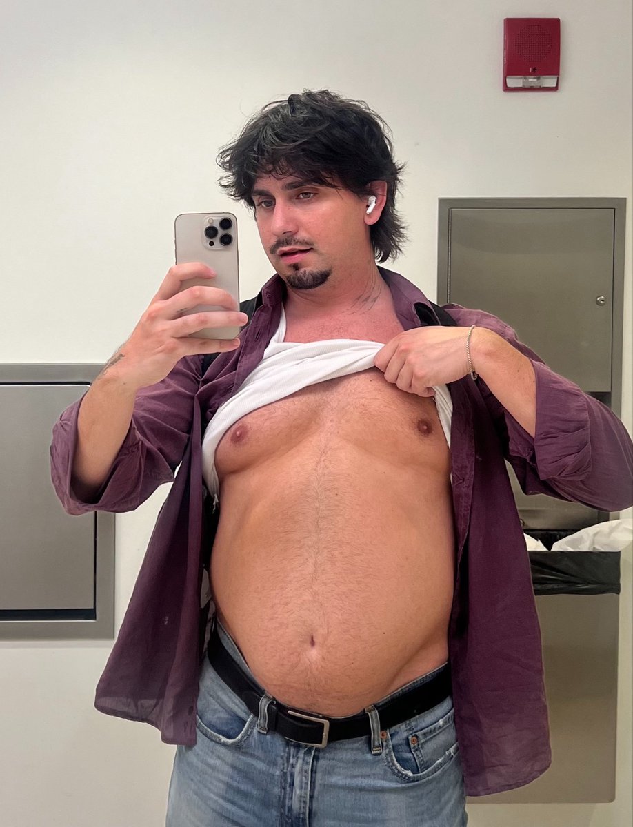 liloletreat's tweet photo. need haircut BAD https://t.co/HRSbAl6RoT