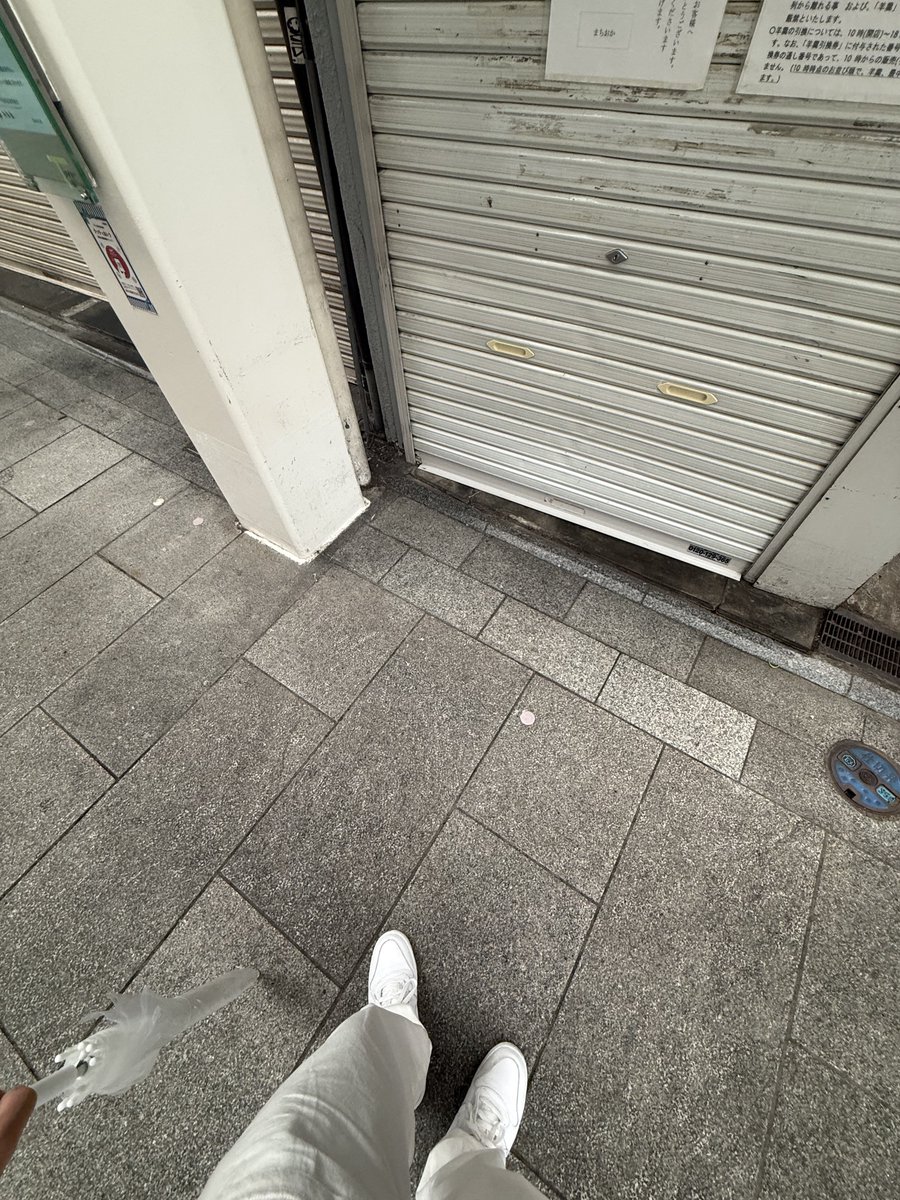 moriaki12's tweet photo. 本日2回目の1番乗り
整理券配布まであと1時間ちょいなのでもうこのまま並んで待っとくわ https://t.co/jkOwZSUlEC