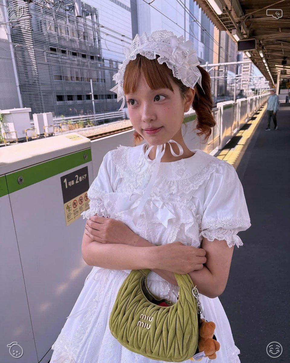 Suwitch97240364's tweet photo. Stepping out for a relaxed stroll through the city center washes away life's little worries. The open air and soft breeze do wonders for easing a restless mind. 💐 Playing darts with coworkers The darts have been packed up. https://t.co/XSMZatUK6W