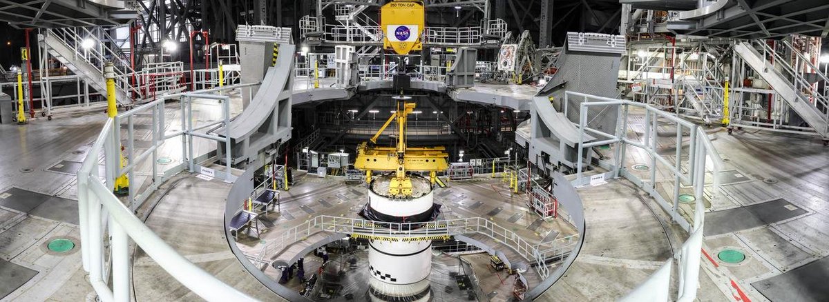 _Testflight_'s tweet photo. NASA have installed the Left Forward Centre SRB segment atop the Mobile Launcher ahead of rollout to LC-39B later this year!! https://t.co/9O6uQvn3Ib
