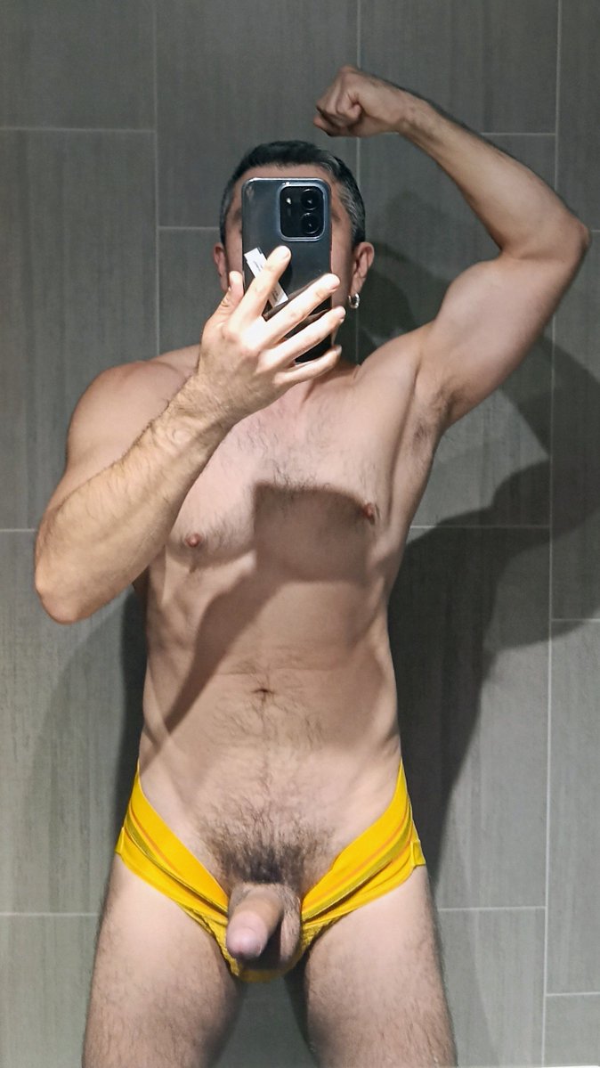 SourChaco's tweet photo. Llegando del gym, agarrando forma, igual se ve bien la verga, salió fotogénica 📷...jjejeje, 💯 % trabajo honesto https://t.co/KjmojaLREM