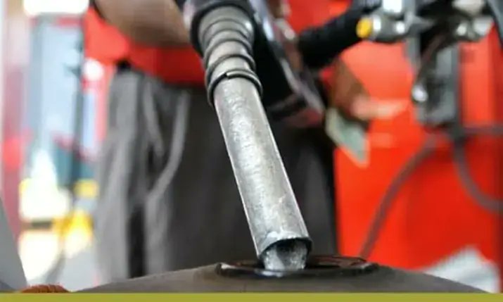 _ZainabMirza's tweet photo. Govt raises petrol price by Rs2.84, HSD by Rs2.28 per litre
#GreatManCDF https://t.co/FBT37fxRgF