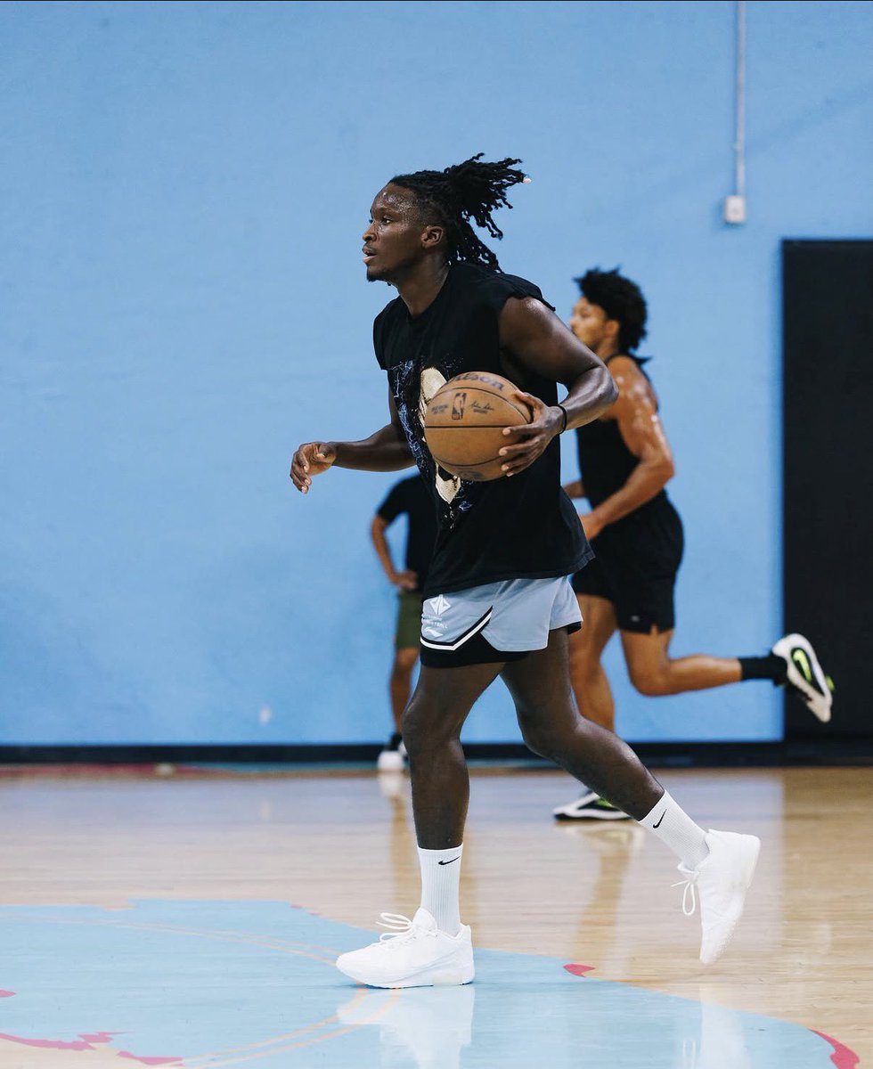 WadexFlash's tweet photo. Victor Oladipo training in Miami yesterday.

Is it time to bring back DIPO DAY to the Heat👀

(via shotbyretro6 IG) https://t.co/vzGLIHsgot