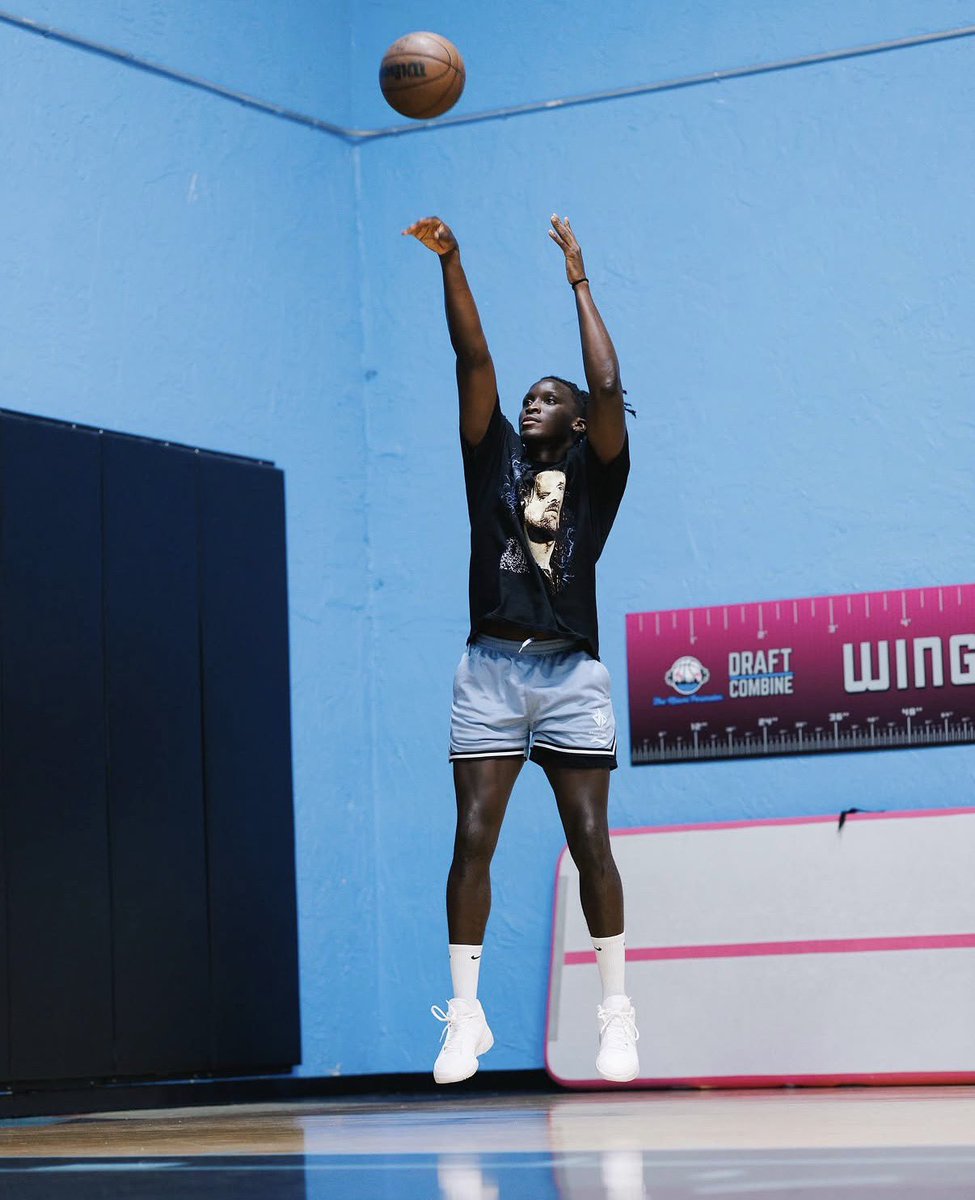 WadexFlash's tweet photo. Victor Oladipo training in Miami yesterday.

Is it time to bring back DIPO DAY to the Heat👀

(via shotbyretro6 IG) https://t.co/vzGLIHsgot